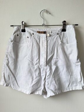 White shorts size 2 AT DENIM